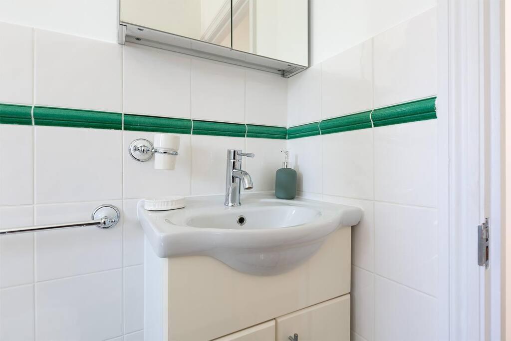 Spacious 3 Bedroom Flat With Terrace Londen Buitenkant foto