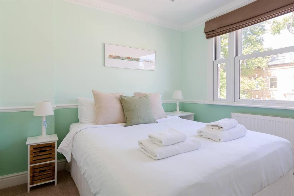 Spacious 3 Bedroom Flat With Terrace Londen Buitenkant foto