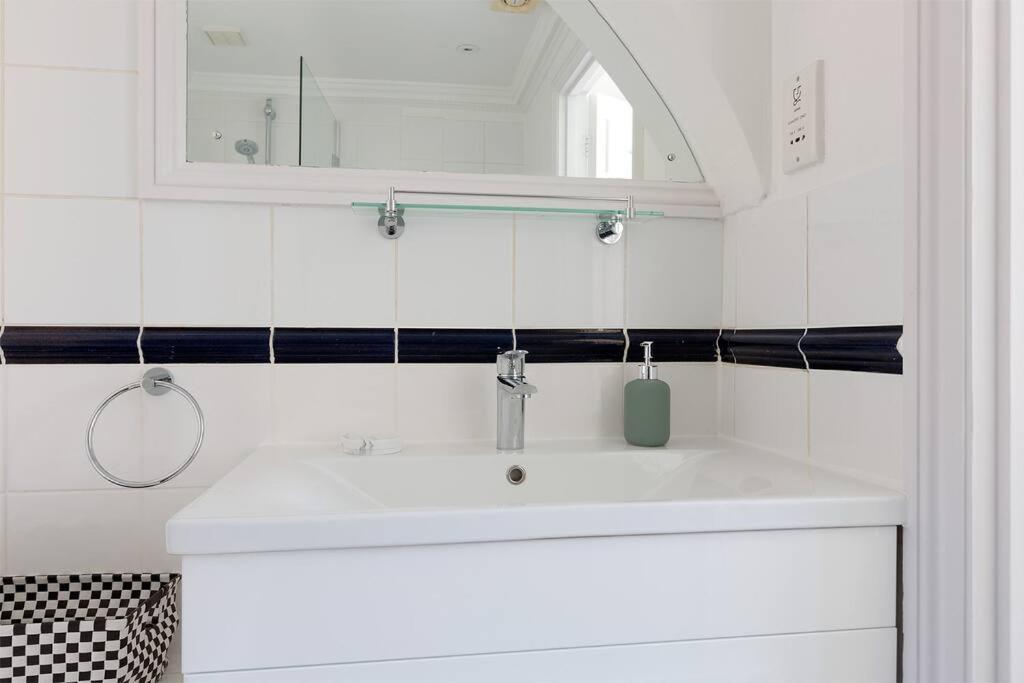 Spacious 3 Bedroom Flat With Terrace Londen Buitenkant foto